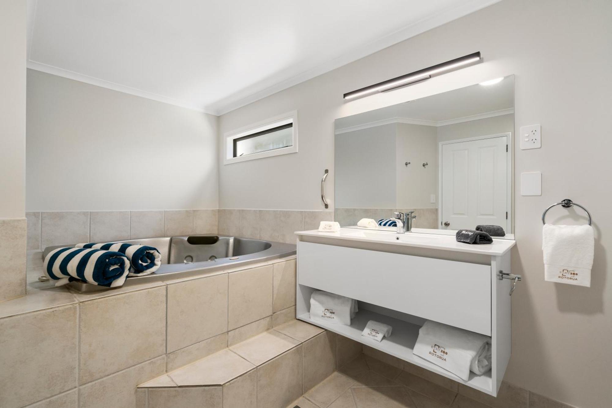 Stay 284 Rotorua - Refurbished Modern Accommodation Exteriör bild